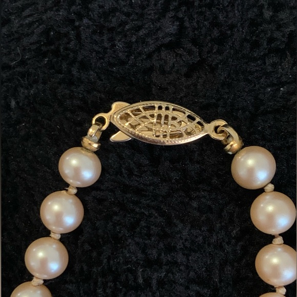 Mom’s Classic Pearls! - Picture 2 of 3